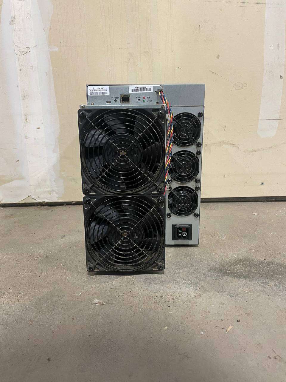 US Stock - Used Bitmain Antminer S21 200Th/s 3550W - BTC/BCH/BSV Miner | EndlessMining image